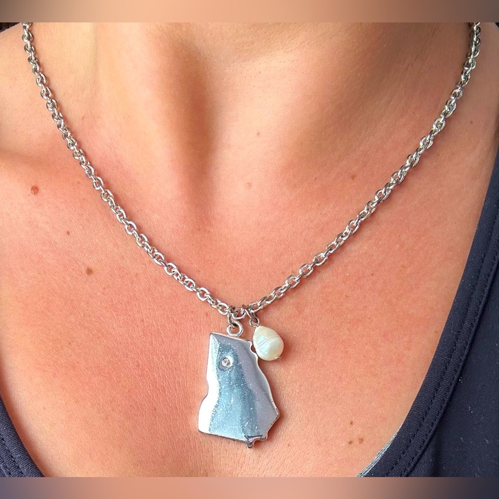 Silver Georgia state necklace with pearl dangle